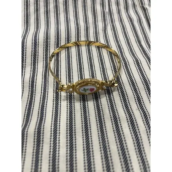 AVON Bracelet gold tones flower floral pearl fantasy victorian danty simple - Picture 2 of 11